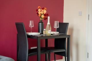 Prime Location - Modern 1BR in Canterbury Centre - 1