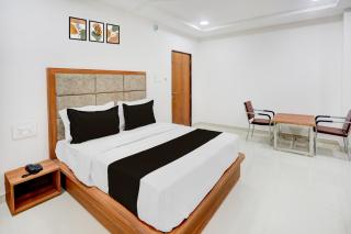 Super Townhouse Oak Public Garden Hanamkonda Formerly Vishnu Grand - Warangal - 1