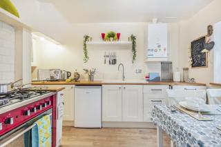 Punch and Judy Cottage - 2