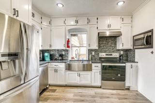 Walk to Harrisburg Blvd: East Downtown Houston Apt - 3