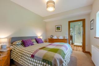 The Cottage - West Hall - 9