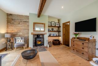 The Cottage - West Hall - 6