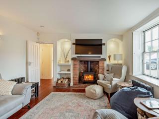 6 Bed in Rye 93953 - 2