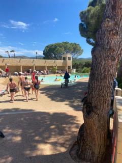 Camping les cigales bungalow tous équipés clim machine à lave - 4