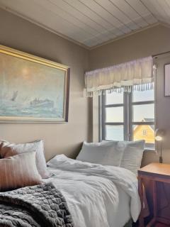 Soulful And Unique Villa By Shore In Lofoten - 1