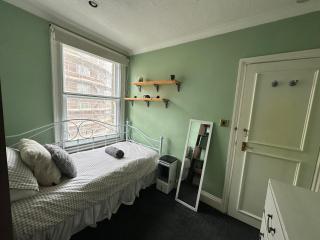 70 North End Road - 6