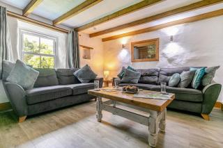 Hollow Tree Cottage - 1