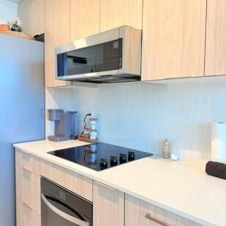 Quiet & Cozy Oasis in the Heart of Oakville Uptown - 9