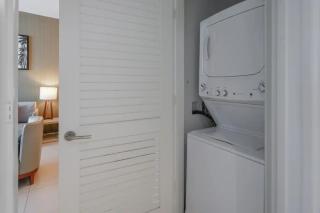 Ocean view 1 bed- Steps from the beach! - 1