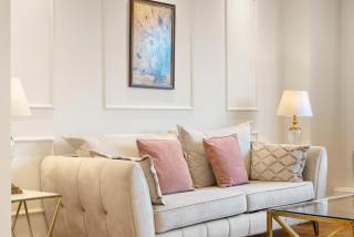 Upscale Comfort 3 Beds over Harrods Residence - 5