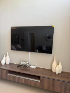 PEREZ Apartments - ELEGANT LIVING IN THE LUSH GREENDALE SURBUB - 2