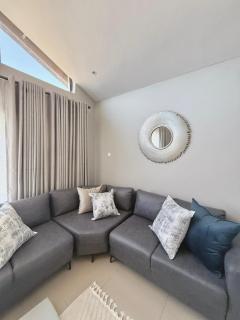 PEREZ Apartments - ELEGANT LIVING IN THE LUSH GREENDALE SURBUB - 1