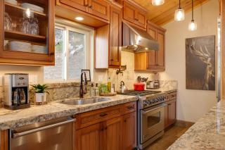 Hot Tub and Scenic Views Luxury Twain Harte Cabin! - 4