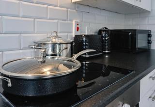 3-Bed Cottage Sleeps 8 Walk to Thames Garden - 9