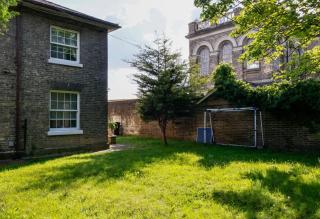 3-Bed Cottage Sleeps 8 Walk to Thames Garden - 1