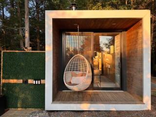 Aux Box Muskoka Modern Muskoka Bunkie - 9