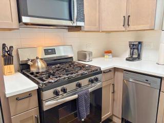 Modern 2BR Haven in Chicago - Cullom C1 - 7