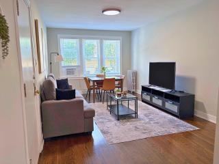 Modern 2BR Haven in Chicago - Cullom C1 - 3