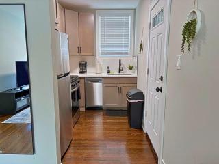 Modern 2BR Haven in Chicago - Cullom C1 - 1