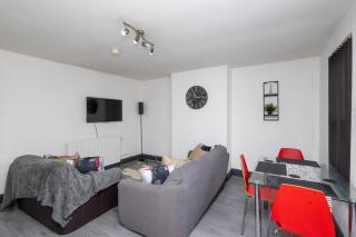 Spacious Apartment- First Direct Arena - 1