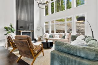 Luxe Forest Retreat HotTub, Sauna, PoolTable, View - 9