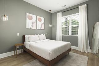 Cozy Modern Condo 4 Beds, 2 Bedrooms with FREE Parking - 5