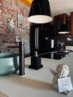 Vibrant Downtown Studio Oasis - 4