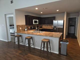 Katy's five bedrooms home away from home! - 2