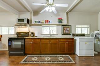 Bike and Hike On-Site Inviting Cleveland Retreat! - Cleveland - 2