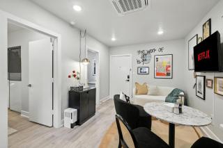 Centrally Located Cheerful 1BD 1BA Apt Sleeps 2 - 4
