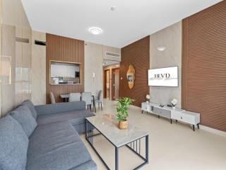 BLVD - Scenic View Stay with Pool and Gym Access - 1