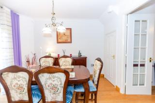 A Riverside Paradise in The City w Garden and Free Parking - A 2 Bed Home in London Sleeps 4! - 3