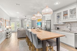 Lux Beatles themed beach home, 5 min WALK to Beach + Golf Cart, Dog Friendly! - 2