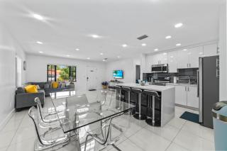 Luxury Vacation House in Miami’s Center! - 2