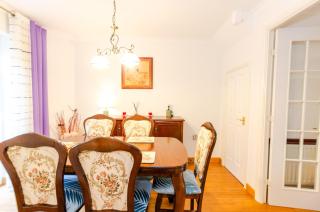 A Riverside Paradise in The City w Garden and Free Parking - A 2 Bed Home in London Sleeps 4! - 1