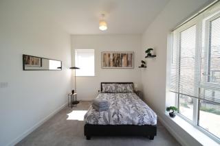 Modern & Friendly 2-Bed Home, Free Parking, WiFi, Close to O2 Academy, Sleeps 4 - 0