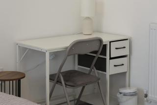 Modern & Friendly 2-Bed Home, Free Parking, WiFi, Close to O2 Academy, Sleeps 4 - 3