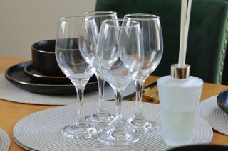 Modern & Friendly 2-Bed Home, Free Parking, WiFi, Close to O2 Academy, Sleeps 4 - 6