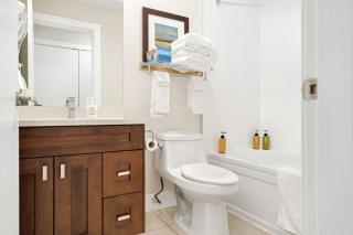 3BR Lake Home Amazing View - 8