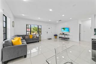 Luxury Vacation House in Miami’s Center! - 5