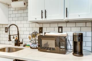 2 Blocks to Patterson Park Urban Stay Near Eats - 2