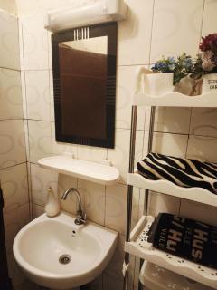 Chambre ventilée avec toilette extérieure pour vos sejours - 8
