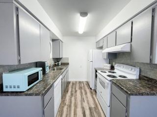 Lovely home central Coalinga-2BR Stopover near I-5 - 1