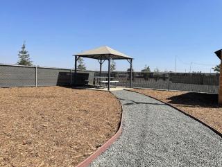 Ocean Breeze 2 bedroom w fenced yard on Mooney - 7