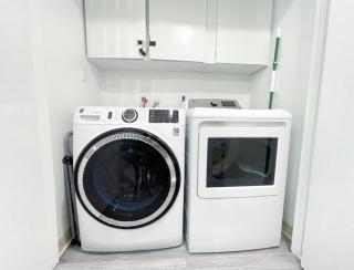 Trendy Ivy 2-bedroom - 3