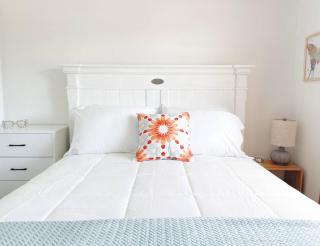 Trendy Ivy 2-bedroom - 7