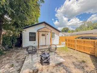 1 BR Fire Pit BBQ Retreat - Evansville - 8