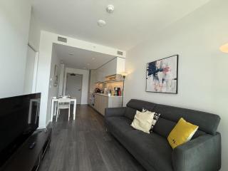 Brand New Luxurious CF centre 1B1B - Richmond - 0