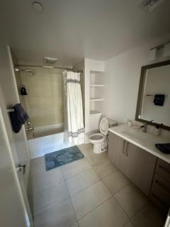 A Modern Escape - 2-Bed Bliss in Santa Monica - Cultural & Coastal Core - 2