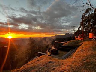 Chalé europeu com vista infinita e cinema em C. do Jordão - Campos do Jordão - 6